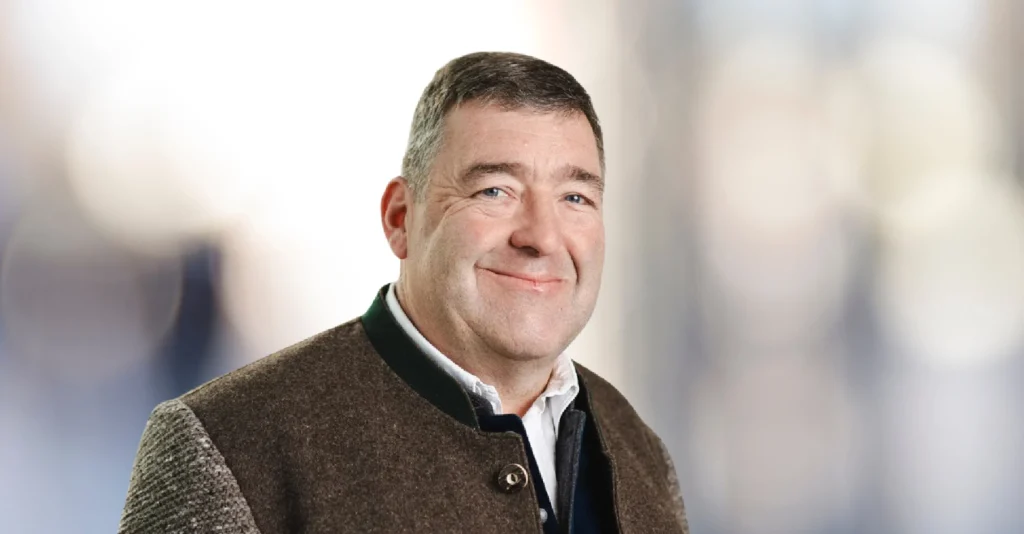 Sepp Lausch blickt in die Kamera