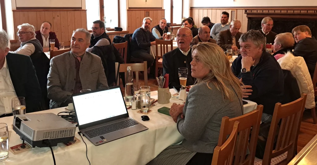 Blick in den Saal zum Thema Musikalischer Frühschoppen mit Bundestagskandidat Sepp Hofer und Fokus auf Pflege