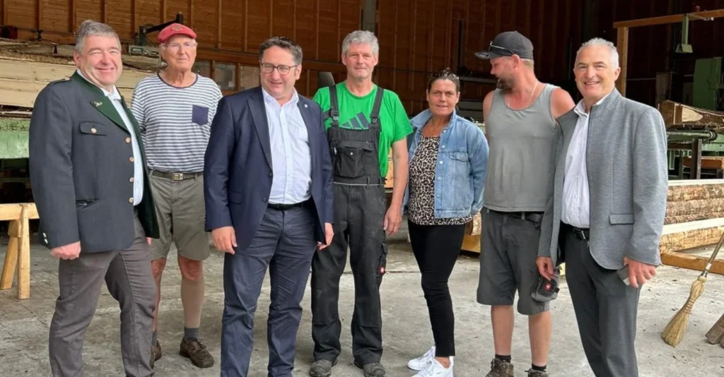 v.L. MdL Josef Lausch, Linhuber sen.,Staatsekretär Tobias Gotthardt, Unternehmer Alexander Linhuber, Bezirksrätin Barbara Stein, Linhuber jun. Bezirksrat und stellv. Landrat Sepp Hofer