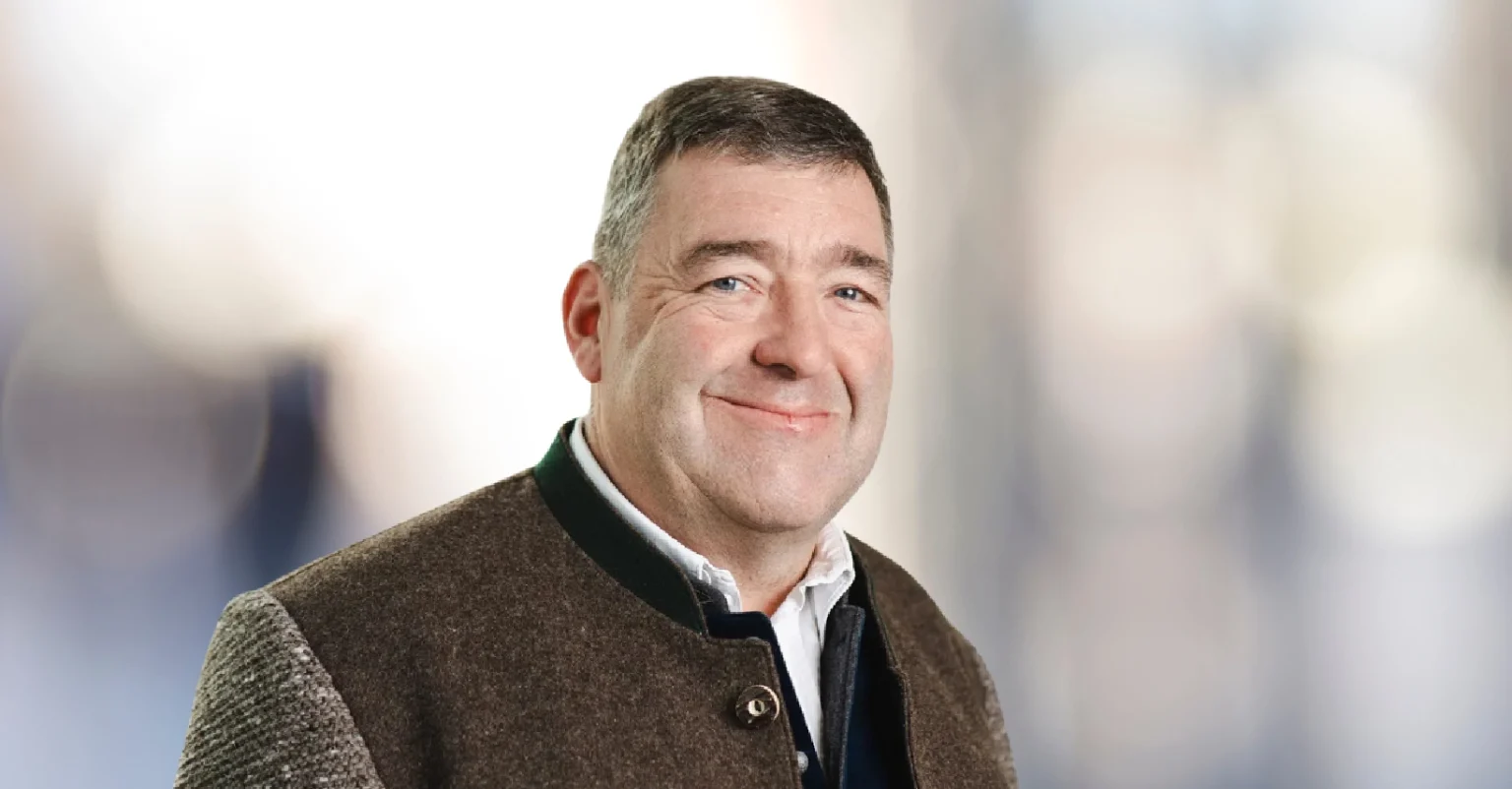 Sepp Lausch blickt in die Kamera