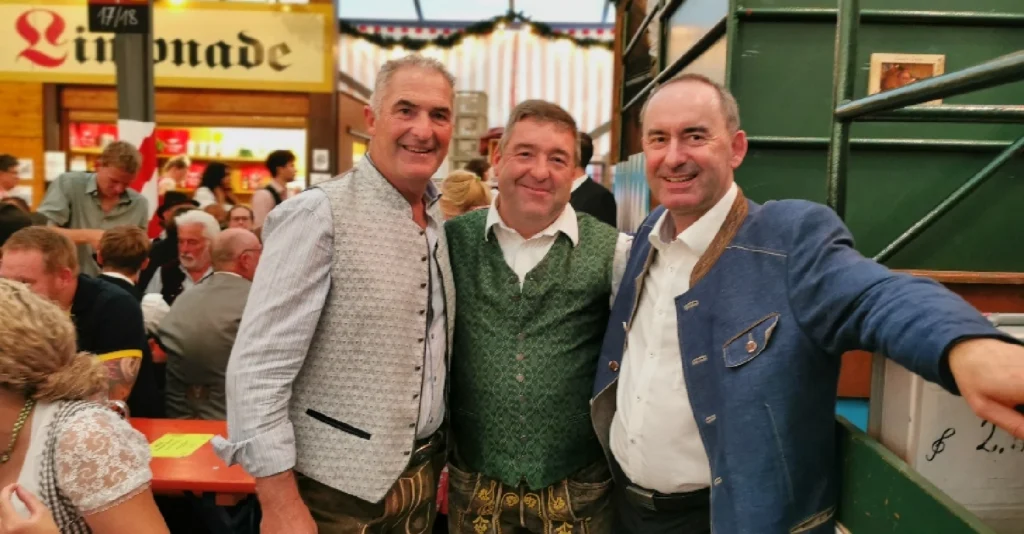 Hubert Aigwanger mit Sepp Hofer und Josef Lausch auf dem Rosenheimer Herbstfest