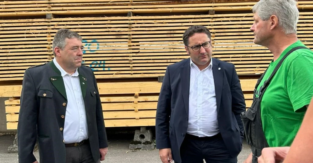 v.L. MdL Lausch, Staatsekretär Tobias Gotthardt, Unternehmer Alexander Linhuber