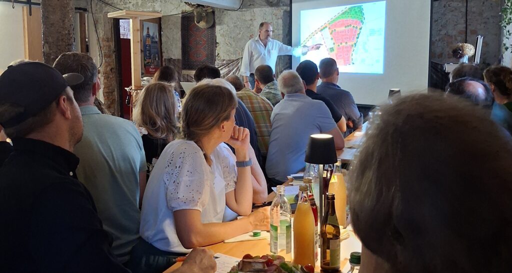 Volles Haus bei der Schulung der FREIEN WÄHLER Landkreis Rosenheim